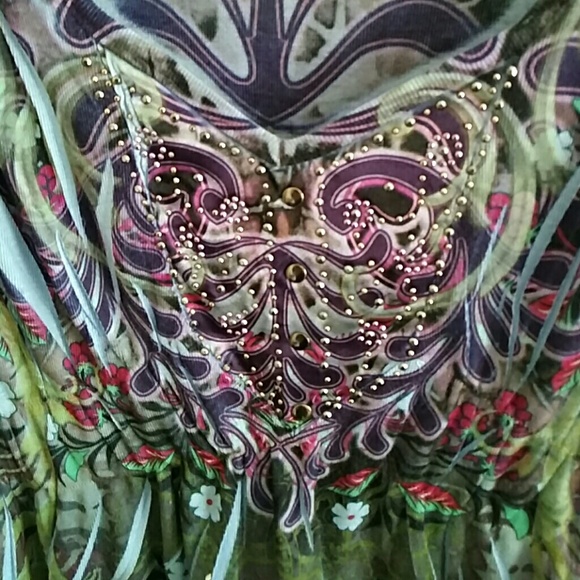 Beautiful v-neck tunic - Picture 2 of 5